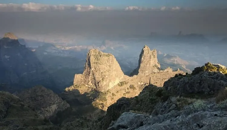 Trekking extendido en las montañas  Simien 1