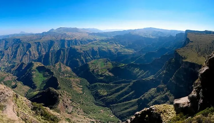 Trekking extendido en las montañas  Simien 4