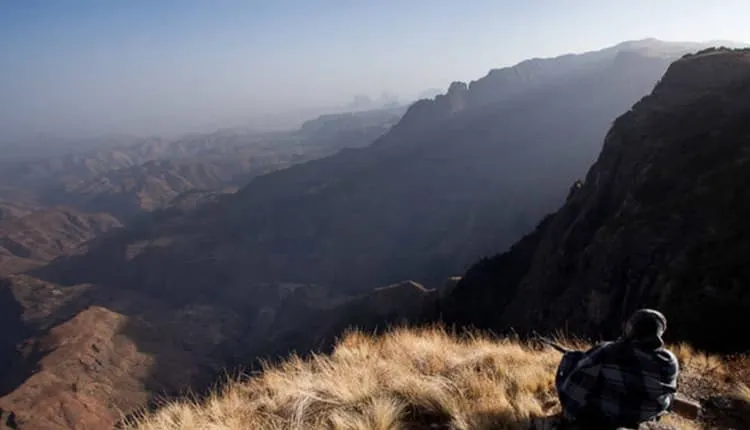 Trekking extendido en las montañas  Simien 3