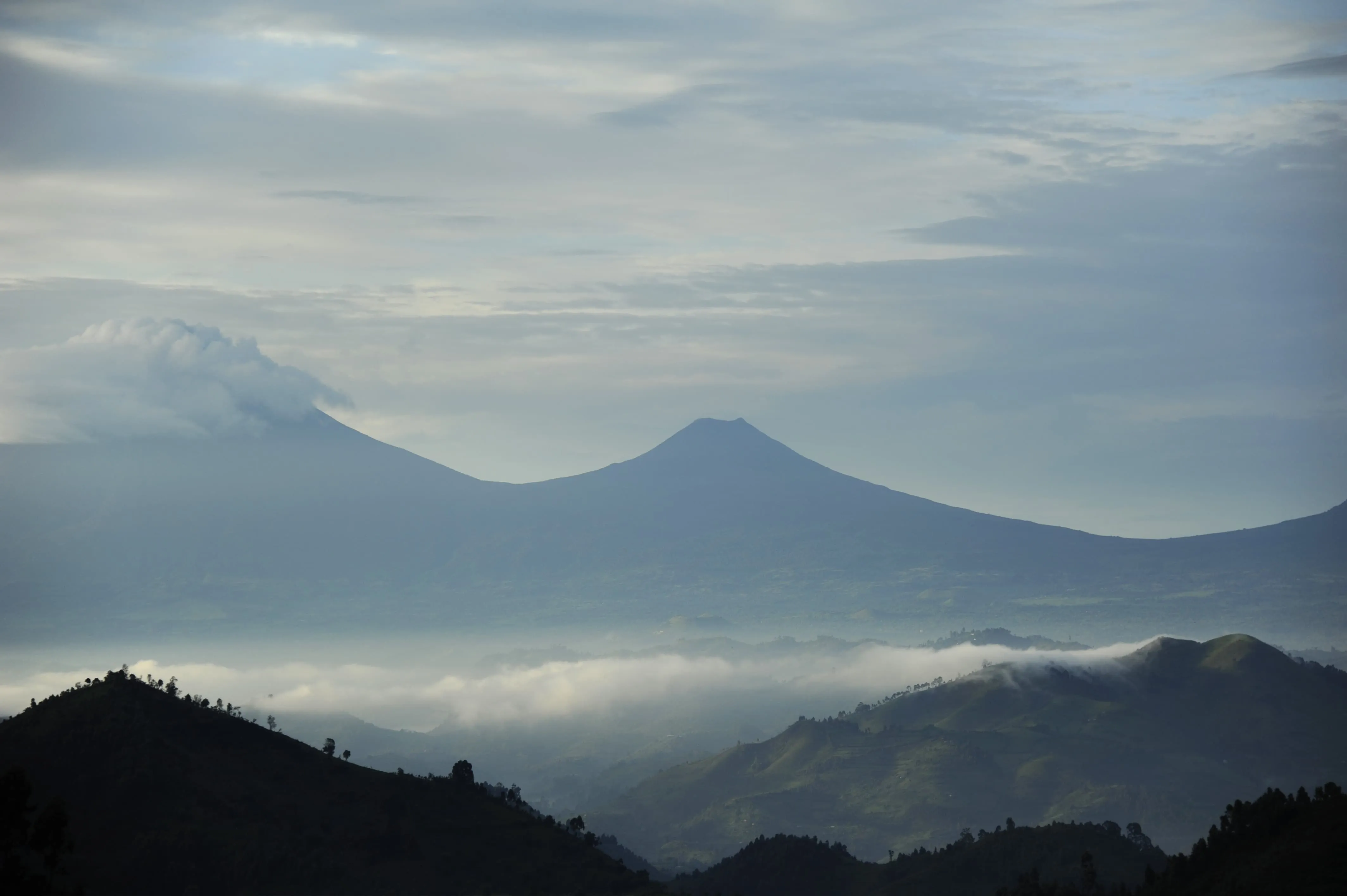 9-Day Volcano Primate Trekking