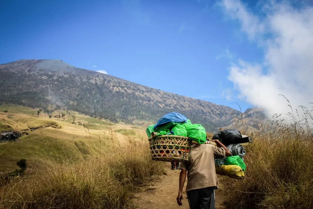 Porters on your Mt. Rinjani trek