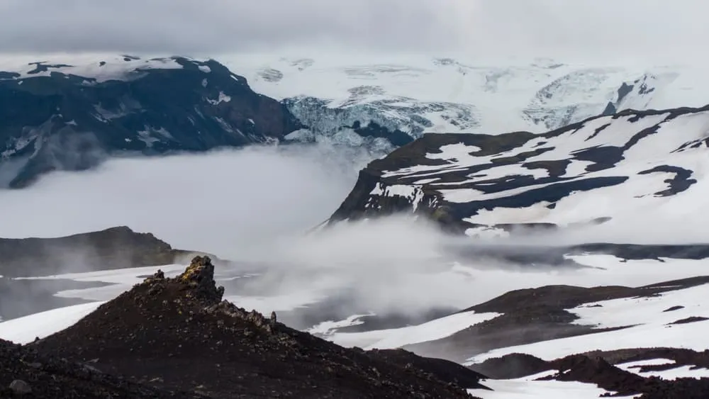 What Is Fimmvörðuháls and Where in Iceland Is It?