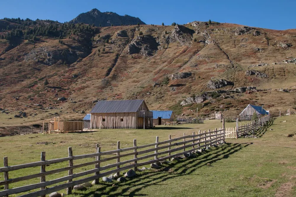 Hvor skal jeg bo langs Albanien vandrestierne?