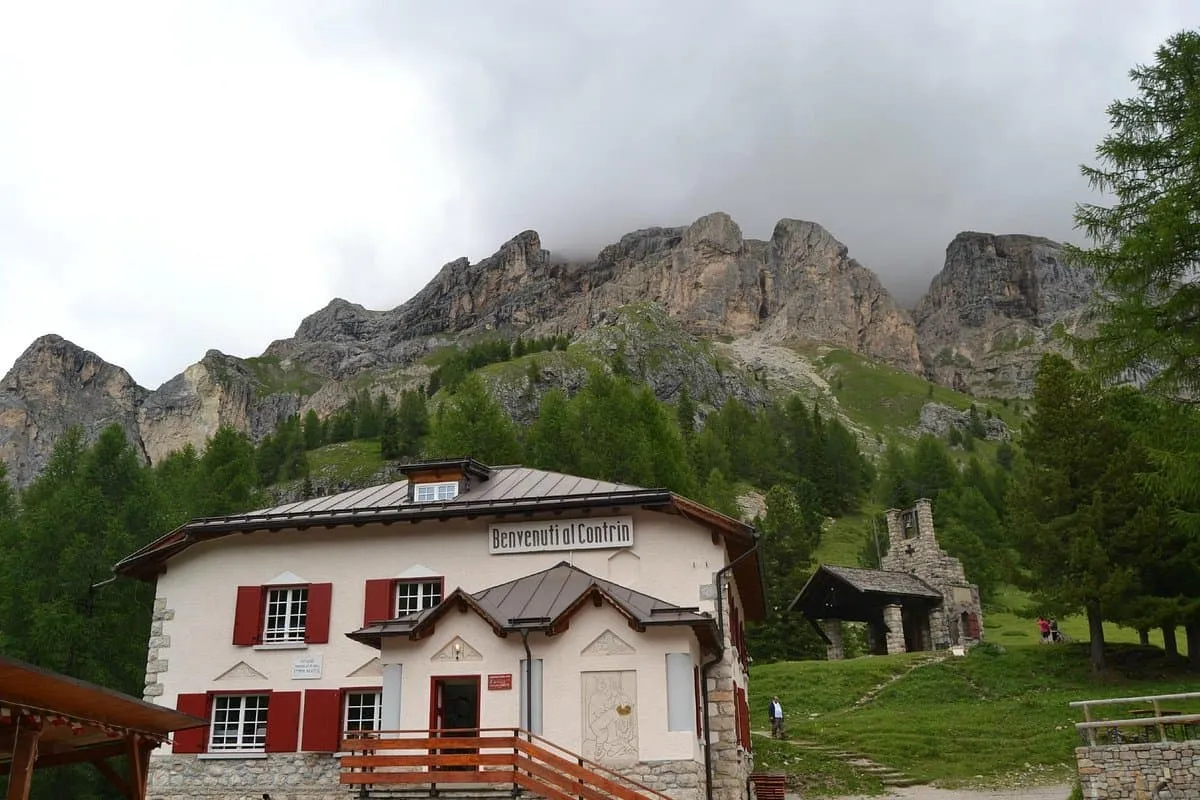 Rifugio Contrin (Staging)