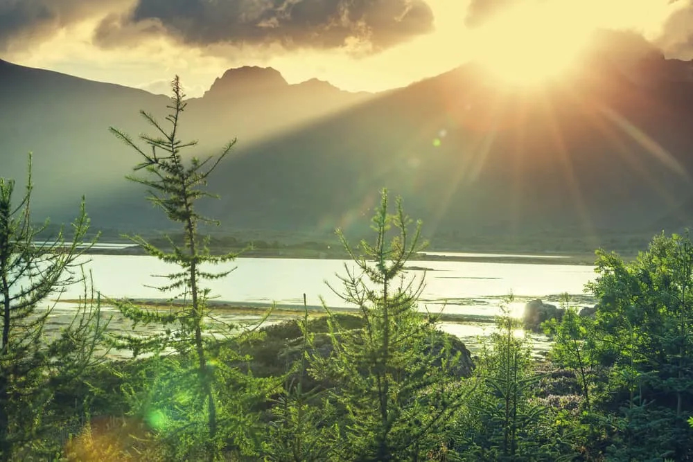 What is the best season for the Trollheimen Triangle Route? 
