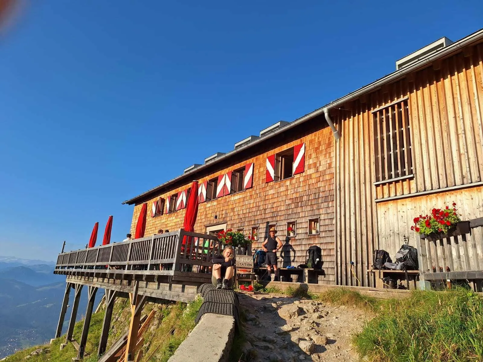 Kaiser's Little Crown with hotel before and after 3